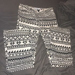 Ranch Dress'n Black & White Aztec Jeans sz 12